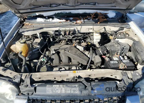 2006 Ford Escape Xlt from USA, damaged, VIN 1FMYU03167KA60693